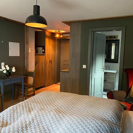 Bull Apartment *